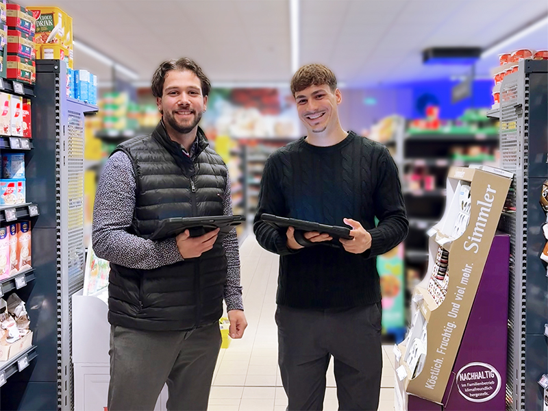 Petri Außendienstmitarbeiter Lucas und Nils im Markt